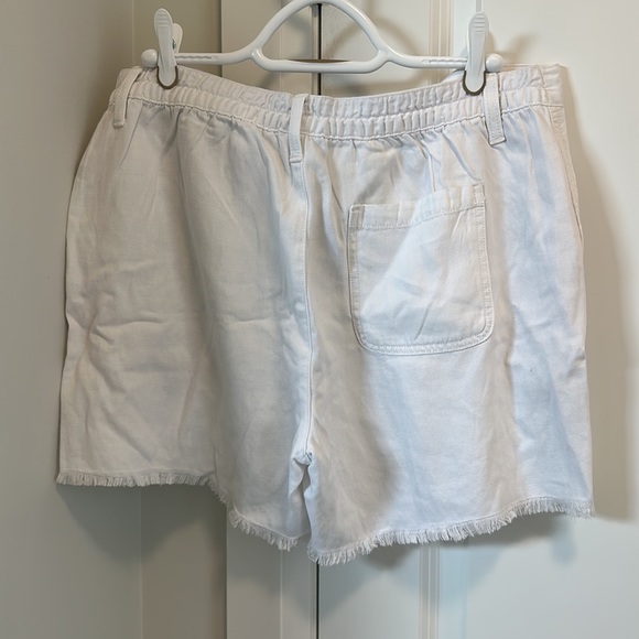 Aerie White Adventure Short - Picture 8 of 8